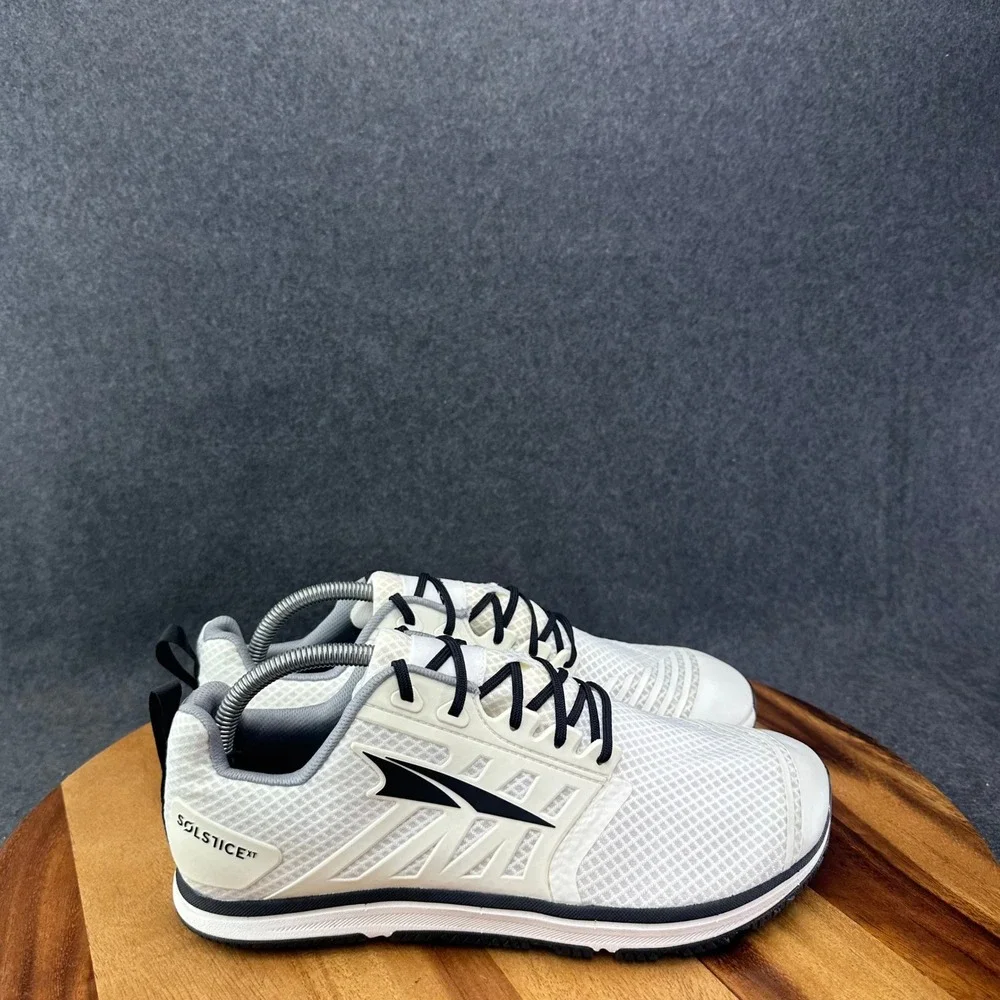 Altra Solstice XT Men's Size 9 White Mesh Running Sneakers Barely Worn